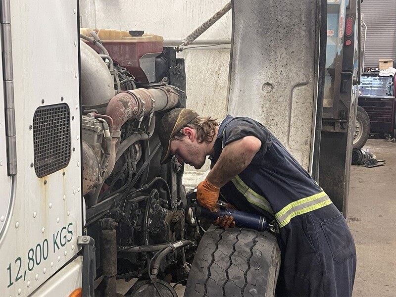 mobile heavy duty mechanic in Edmonton